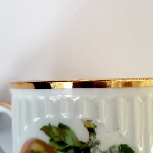 Vintage CZECHOSLOVAKIA PORCELAIN Collector Mugs 2pcs Gold Rimmed Fruit Motifs - Picture 7 of 9